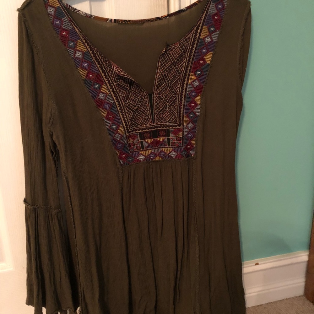 A beautiful long sleeve dress! Great for fall!